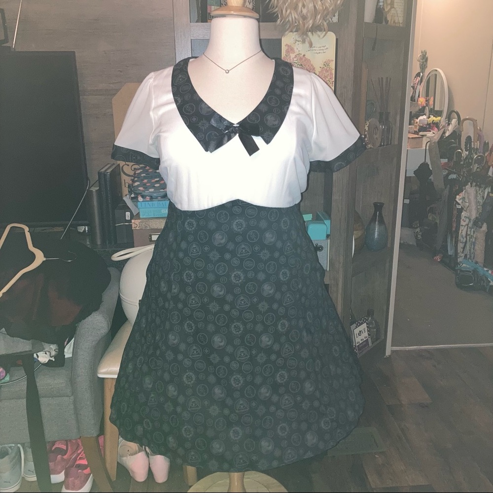 NWOT FANTASTIC BEASTS LIMITED EDITION DRESS SIZE18 - Picture 5 of 14